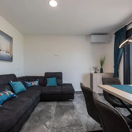 Blue Sky 1 Zadarvillas Villa