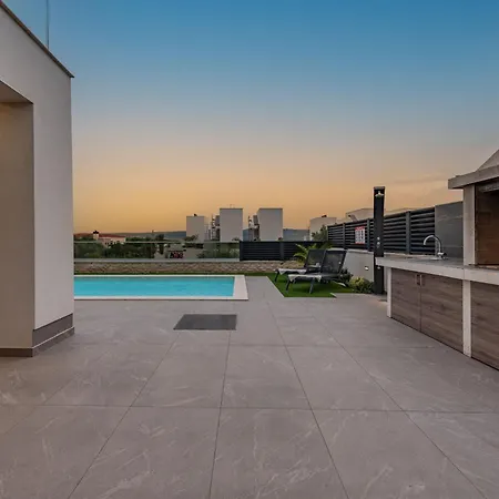 Blue Sky 1 Zadarvillas 빌라 투라니