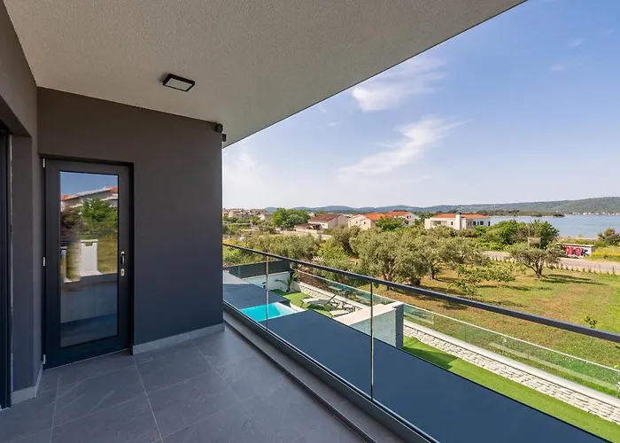 Blue Sky 1 Zadarvillas 빌라 투라니